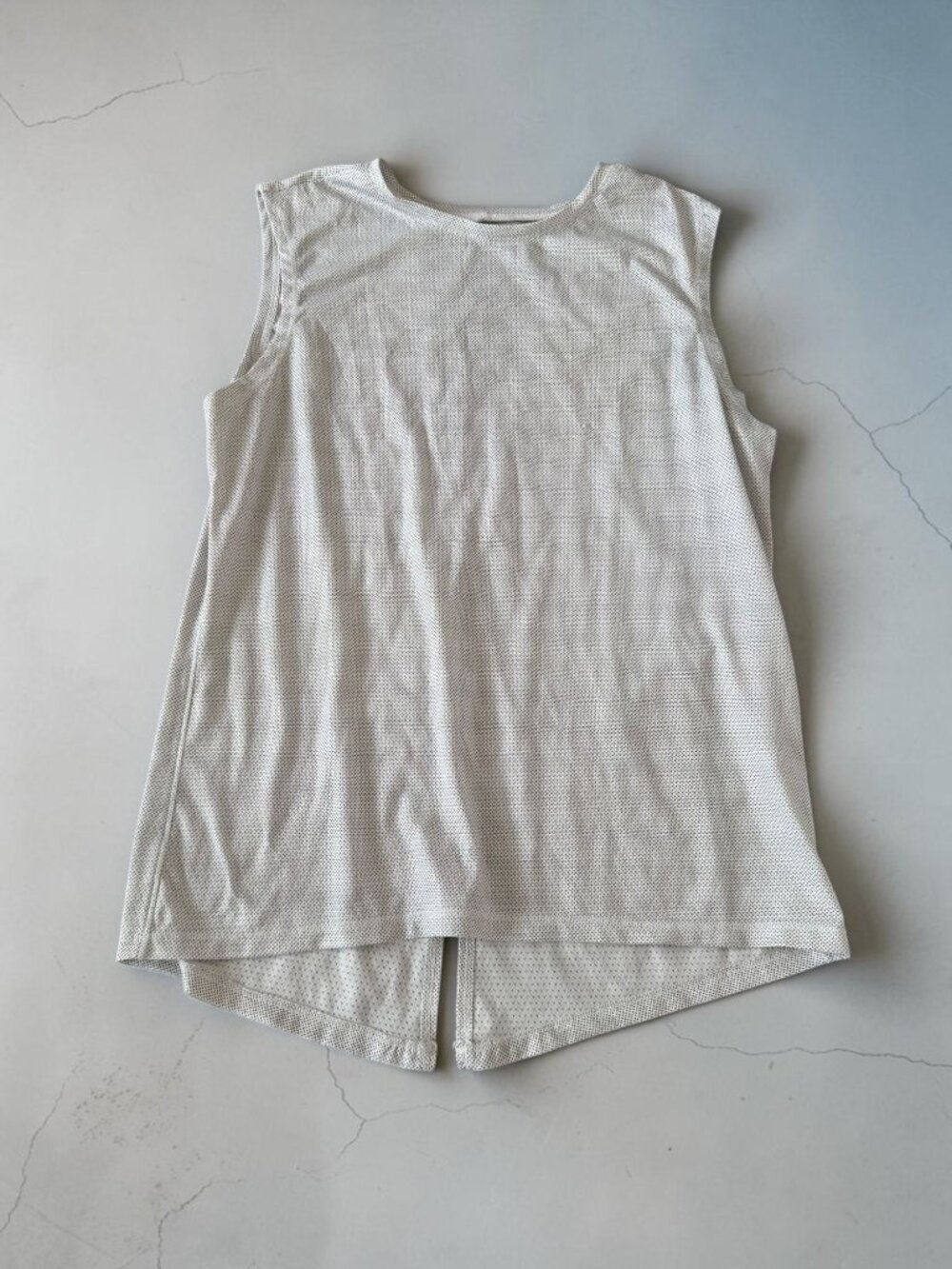 LUCKY IN LOVE White Patterned Tank Top Size Medium